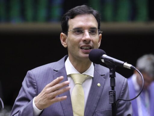 PEC do fim da escala 6x1: Hugo Motta nomeia Leo Prates como relator na comissão especial em contexto de Política Econômica