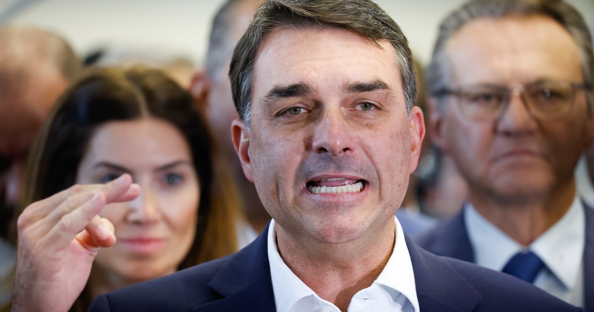 Pesquisa aponta avanço de Lula sobre Flávio Bolsonaro após caso 'Dark Horse' em contexto de Política Econômica