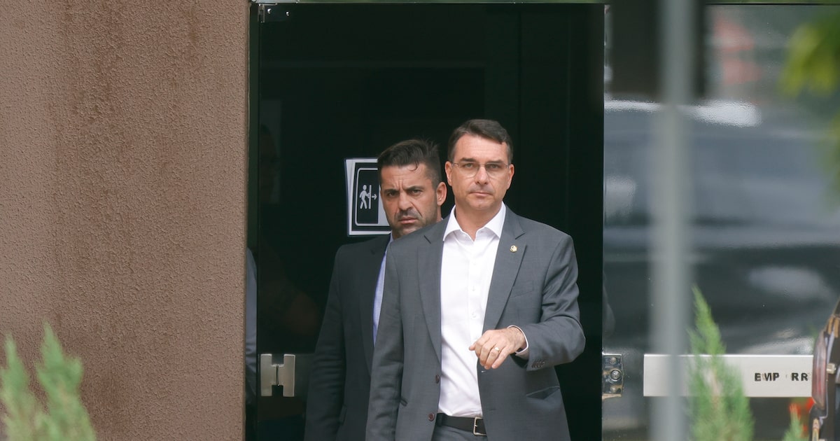 Pesquisa Atlas aponta impacto negativo na pré-candidatura de Flávio em contexto de Política Econômica
