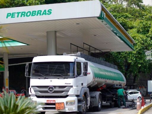 Petrobras aprova adesão à subvenção do governo para combustíveis em contexto de Política Econômica