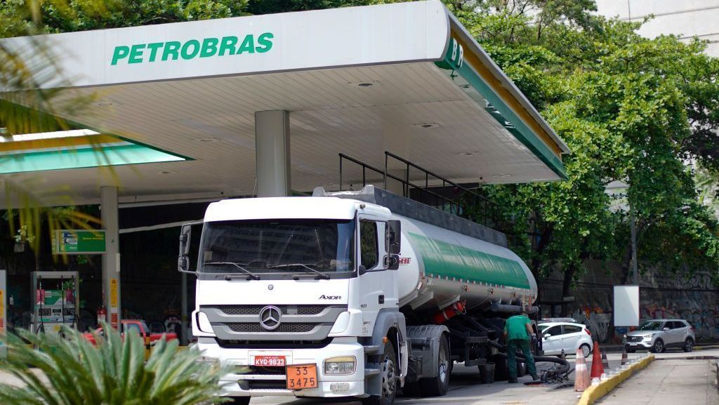 Petrobras aprova adesão à subvenção do governo para combustíveis em contexto de Política Econômica