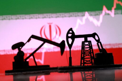 Petróleo cai mais de 5% com expectativa de acordo entre EUA e Irã em contexto de Política Econômica