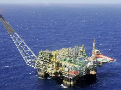 Barril de petróleo e extração na Bacia de Campos.