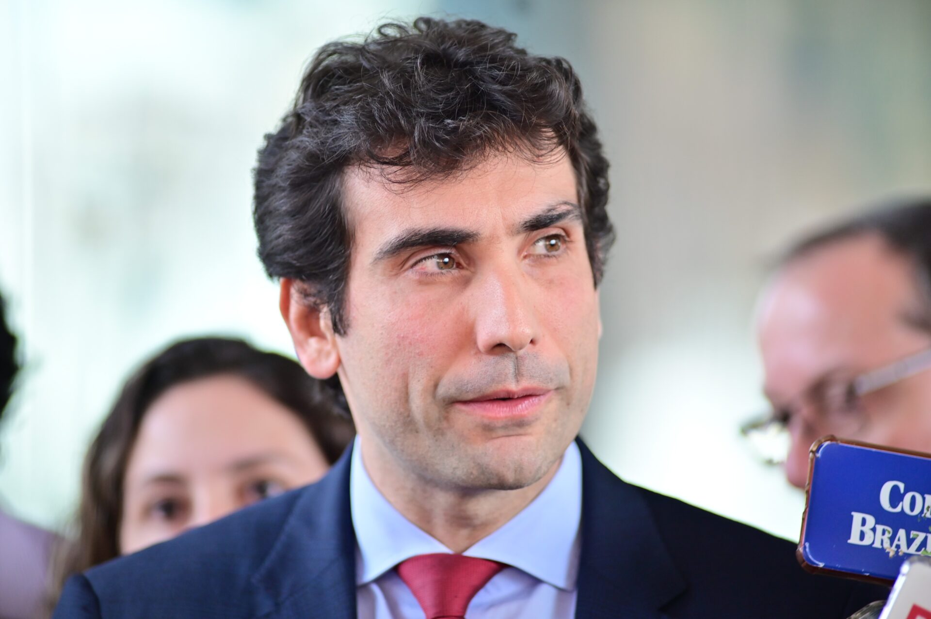 Presidente do Banco Central nega rivalidade entre Pix e cartões de crédito em contexto de Política Econômica