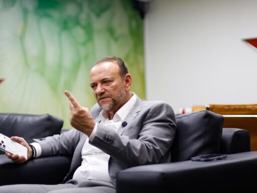 Presidente do PT confirma desistência de Rodrigo Pacheco em MG e busca novos nomes em contexto de Política Econômica