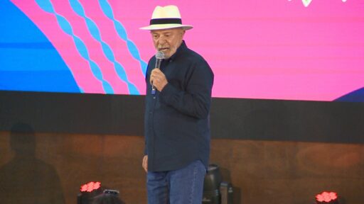 Presidente Lula inicia tratamento de radioterapia preventiva no couro cabeludo em contexto de Política Econômica