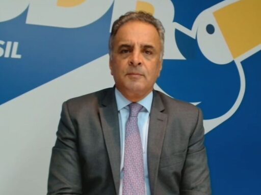 Aécio Neves em coletiva de imprensa sobre pré-candidatura à Presidência.