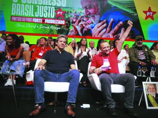 Lideranças do PT durante o 8º congresso nacional do partido.