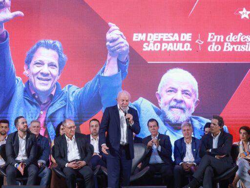 Fernando Haddad e Gilberto Kassab em evento político.