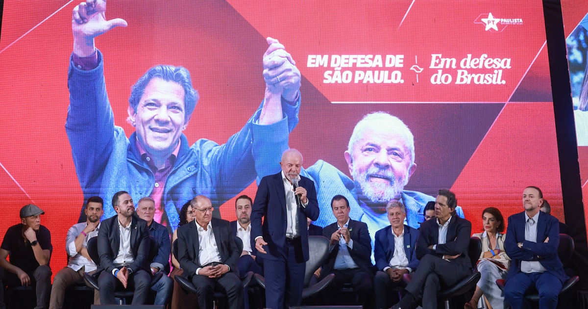 Fernando Haddad e Gilberto Kassab em evento político.