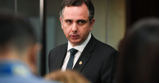 Senador Rodrigo Pacheco em evento público.