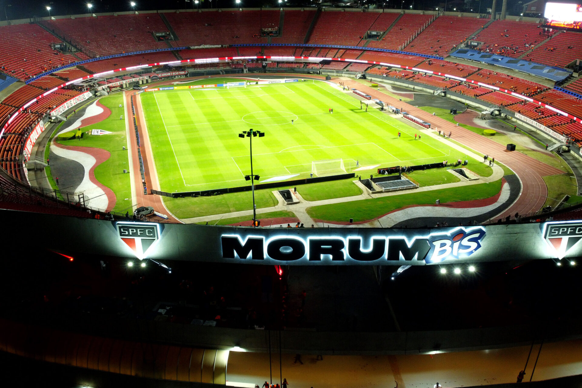 Escudo do São Paulo Futebol Clube em destaque.