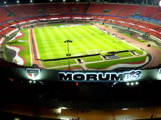 Escudo do São Paulo Futebol Clube em destaque.