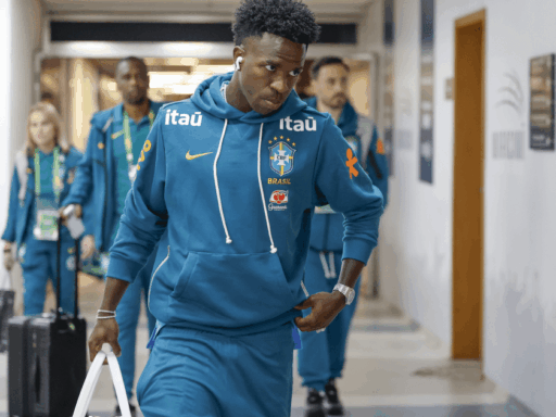 Jogadores da Seleção Brasileira no gramado do Maracanã.
