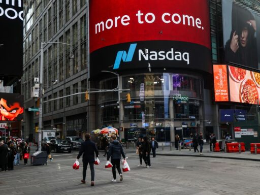 Movimentação na bolsa de valores de Nova York durante pregão recorde.