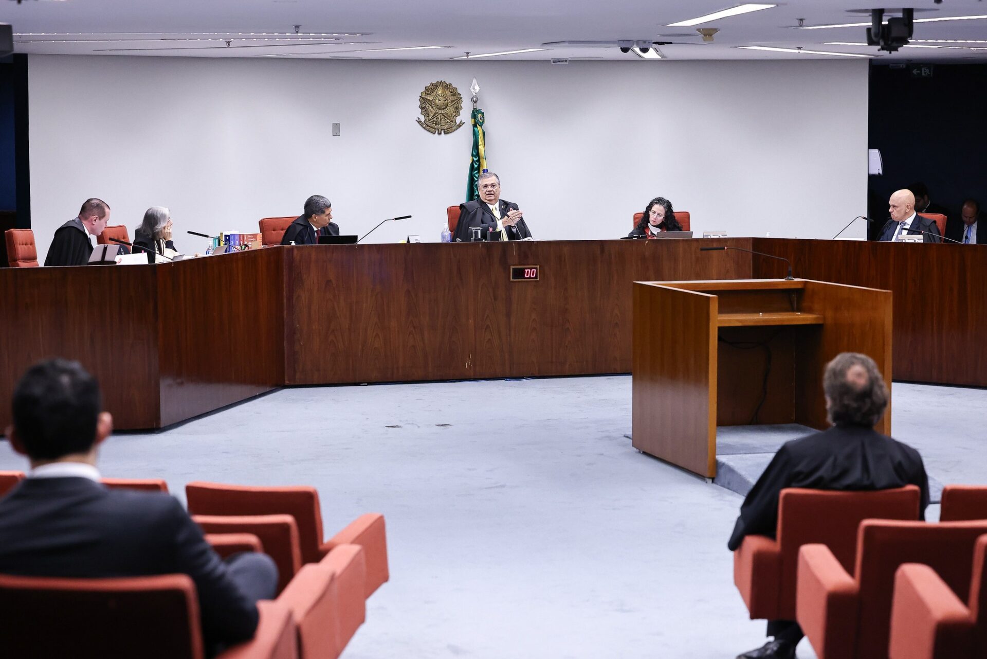 STF: Primeira Turma decide pelo fim da aposentadoria compulsória como punição máxima a magistrados em contexto de Política Econômica