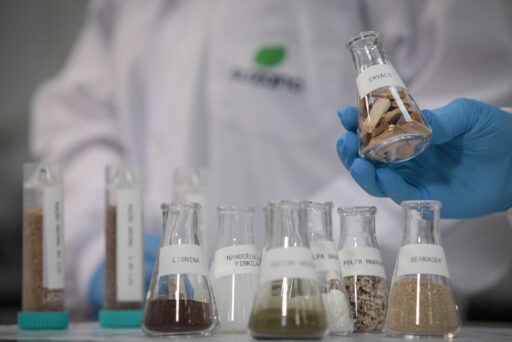Suzano (SUZB3) registra lucro de R$ 4,3 bilhões no 1º trimestre, impactado pelo câmbio em contexto de Finanças do Brasil