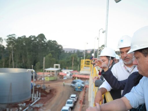 Tarcísio de Freitas cobra explicações de Flávio Bolsonaro sobre relação com dono do Banco Master em contexto de Política Econômica
