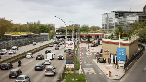 Refinaria da TotalEnergies em operação na França.