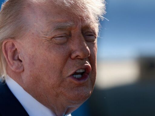 Presidente Donald Trump em pronunciamento oficial na Casa Branca.