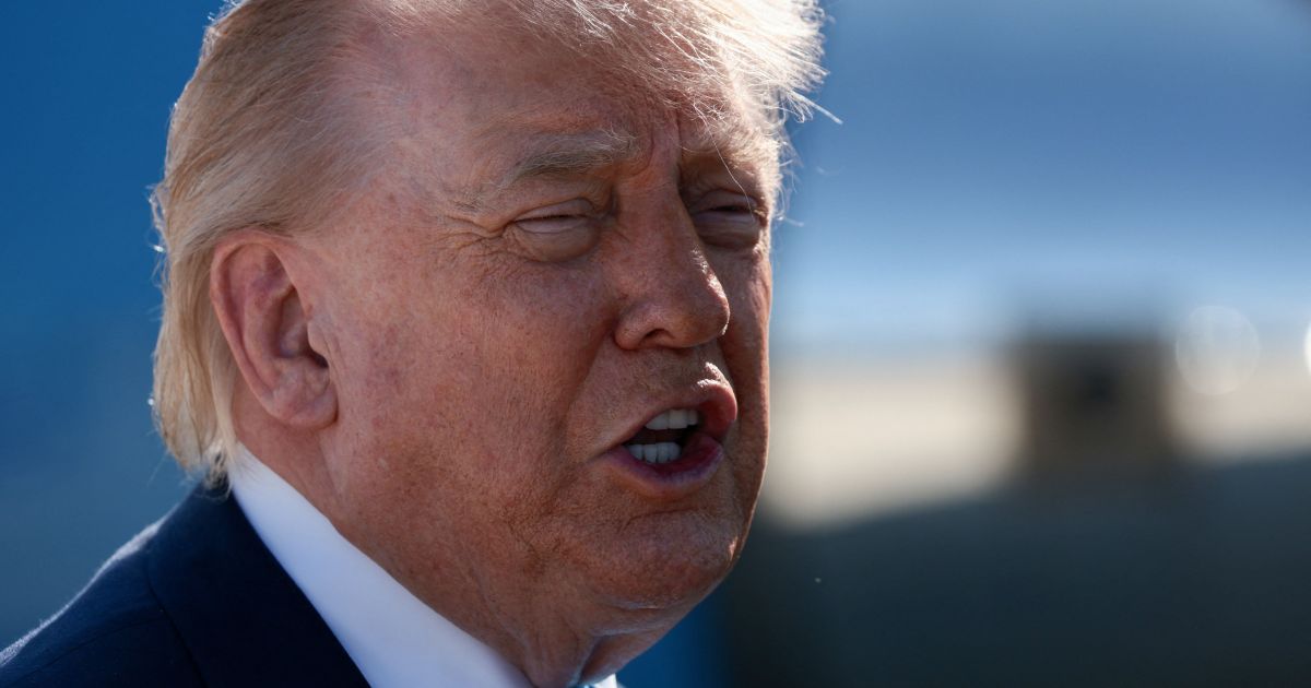 Presidente Donald Trump em pronunciamento oficial na Casa Branca.
