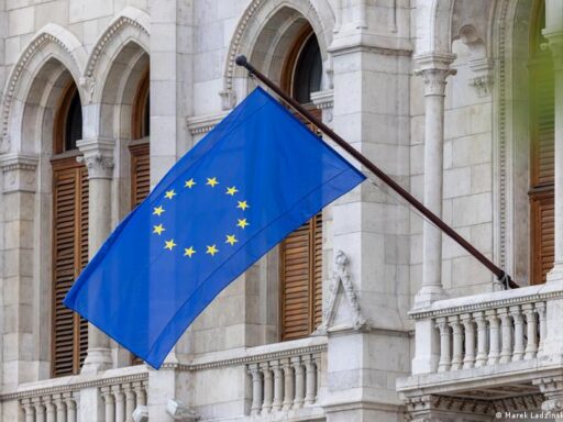 União Europeia fecha acordo comercial com EUA para evitar novas tarifas de Trump em contexto de Economia Global