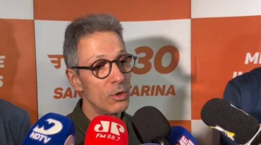 Zema e outros presidenciáveis criticam explicações de Flávio Bolsonaro sobre relação com Vorcaro em contexto de Política Econômica