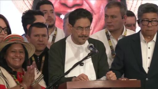 Abelardo De La Espriella durante discurso de campanha na Colômbia.