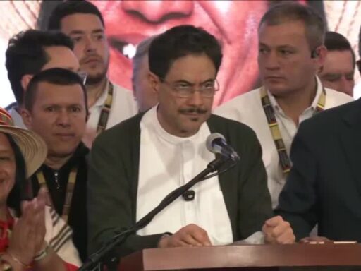 Abelardo De La Espriella durante discurso de campanha na Colômbia.