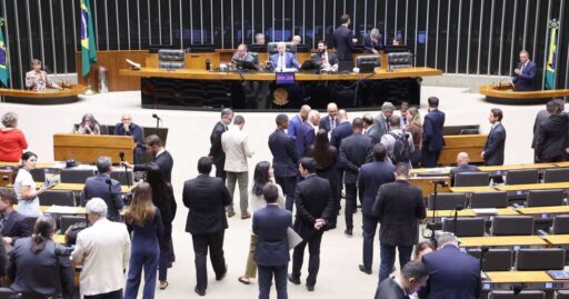 Representante da Abrasel comenta impactos da PEC da 6x1 na economia.