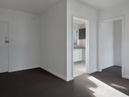 Detalhe de acabamento de alta qualidade em um apartamento moderno.