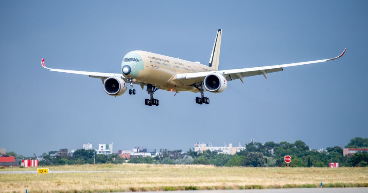 Aeronave A350-1000ULR em testes de voo pela Airbus