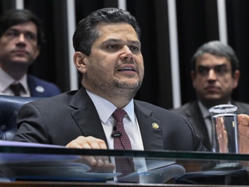 Alcolumbre promete definir data para votação da PEC do Banco Central até sexta-feira em contexto de Política Econômica