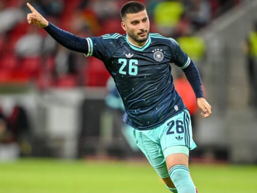 Atacante Deniz Undav comemora gol da Alemanha contra a Finlândia.