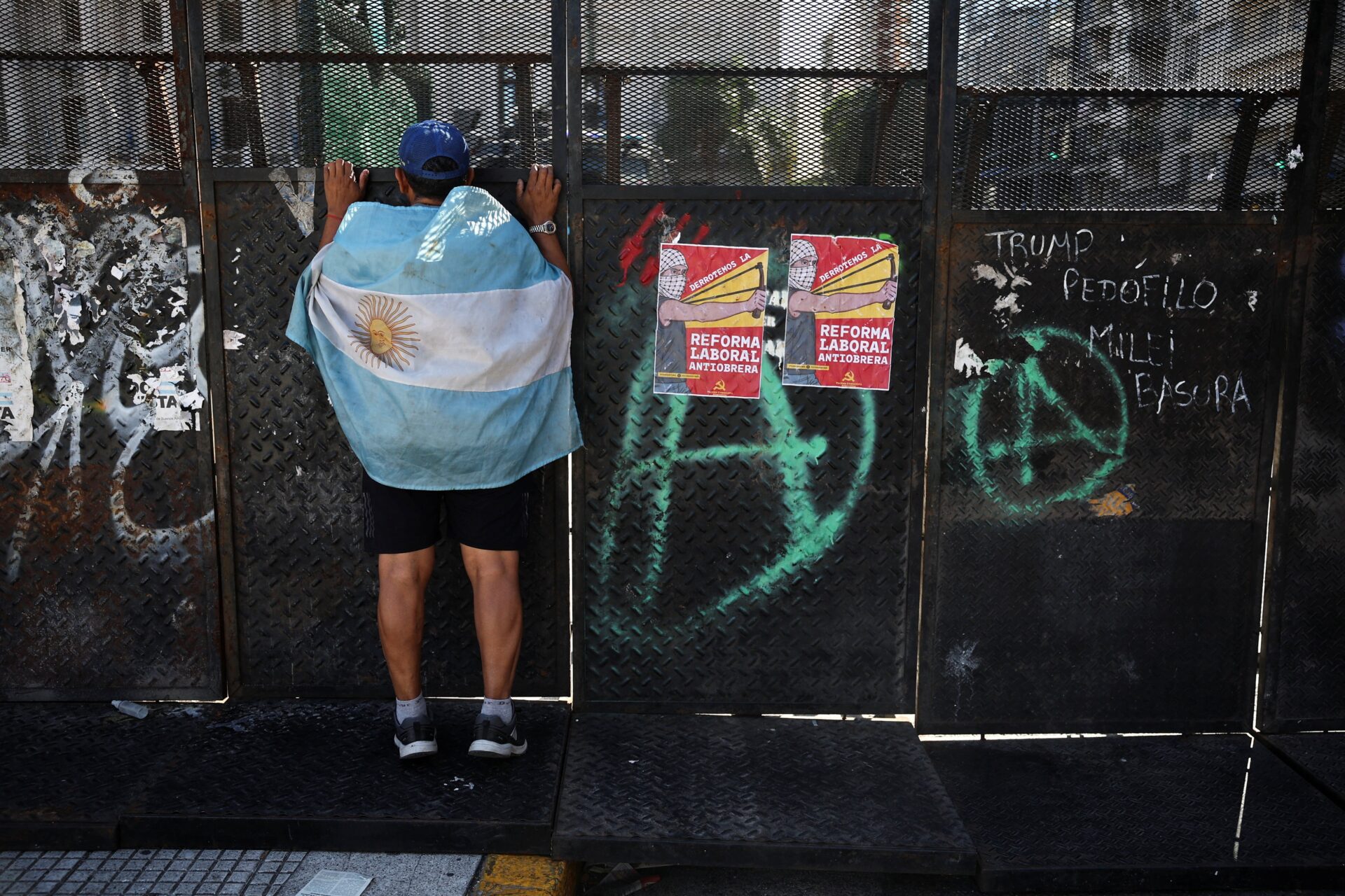 Protestos contra reformas trabalhistas na Argentina.