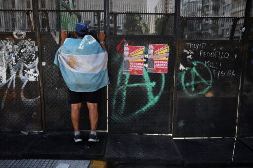 Protestos contra reformas trabalhistas na Argentina.