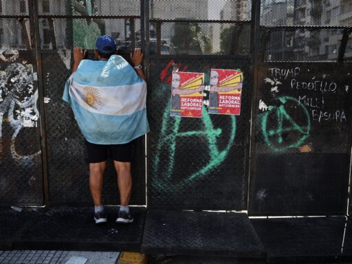 Protestos contra reformas trabalhistas na Argentina.