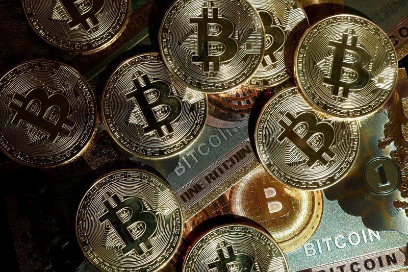 Gráfico de queda do bitcoin frente ao dólar.