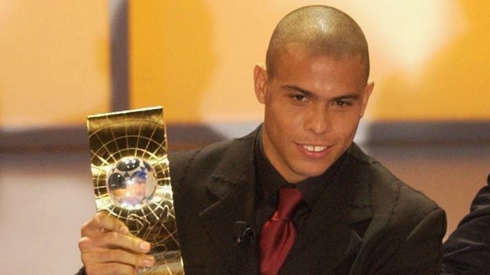 Seleção brasileira comemorando título mundial.