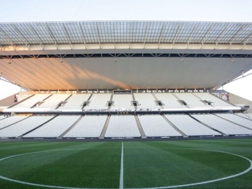 Jogadoras da Seleção Brasileira feminina em campo.