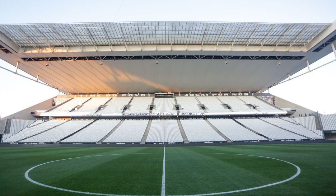 Jogadoras da Seleção Brasileira feminina em campo.