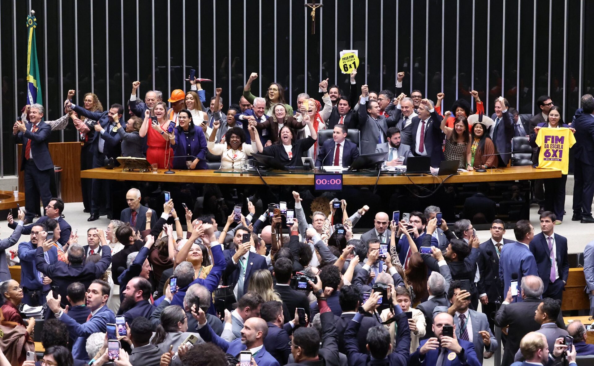 Plenário da Câmara dos Deputados durante votação do fim da escala 6x1.