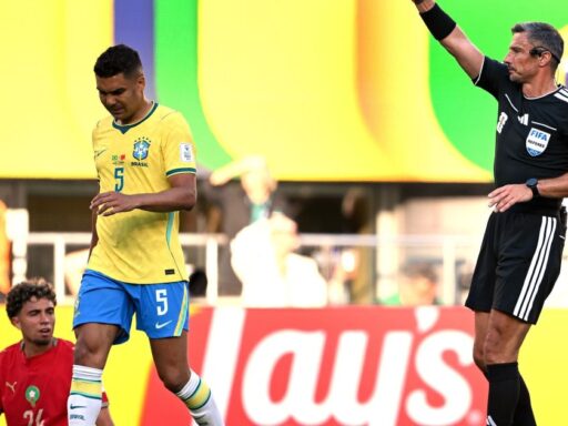 Jogadores da seleção brasileira em partida da Copa do Mundo.
