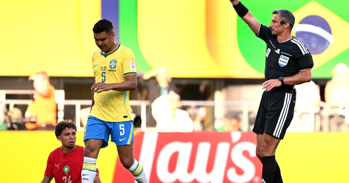Jogadores da seleção brasileira em partida da Copa do Mundo.