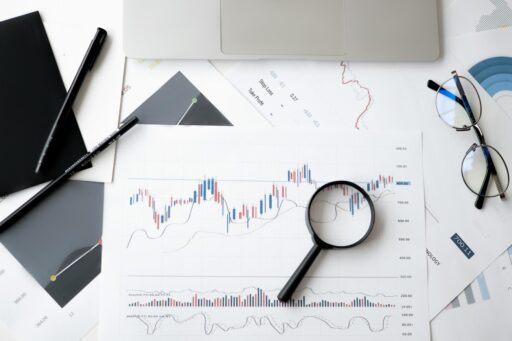 Copom reduz taxa Selic para 14,25% ao ano em decisão unânime em contexto de Política Econômica