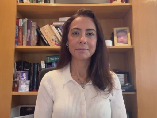 Barril de petróleo e indicadores econômicos em queda.