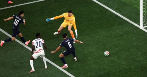 Damián Bobadilla marca gol contra em EUA e Paraguai na Copa em contexto de Política Econômica