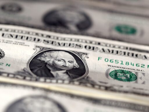 Notas de dólar em circulação no mercado financeiro.