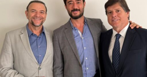 Edinho Silva em reunião política sobre as eleições em Minas Gerais.