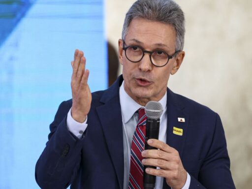 Romeu Zema e Eduardo Bolsonaro em eventos políticos.